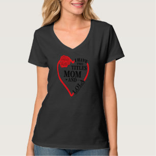 私は2つのタイトルを持っている女性Mom & Lola & Rock Them Bo Tシャツ