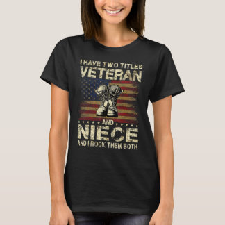 私は2タイトルの退役軍人と姪の退役軍人姪を持っている Tシャツ