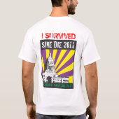 私は2側を生き延びました Tシャツ (裏面)