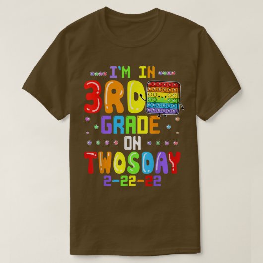 私は2月22日(火)の22日(土)に3年生だ Tシャツ (デザイン正面)