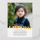 私は2枚の写真のミニマモダンリスシンプルト誕生日 箔招待状 (正面)