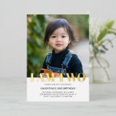 私は2枚の写真のミニマモダンリスシンプルト誕生日 箔招待状 (立ち正面)