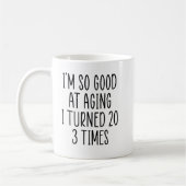 私は20歳の3倍になった老化がとても得意だ コーヒーマグカップ (左)