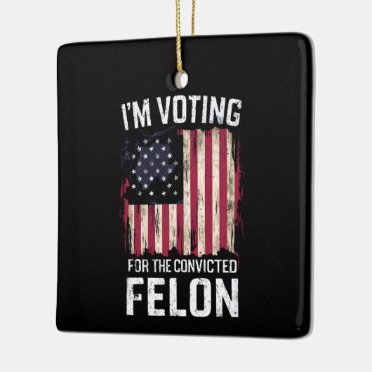 私は2024年有罪判決を受けたフェロン・プロトランプの投票をしている セラミックオーナメント (左)