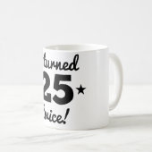 私は25第50誕生日を二度回しました コーヒーマグカップ (正面右)