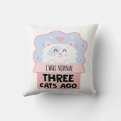 私は3年前は普通の猫だった クッション (裏面)
