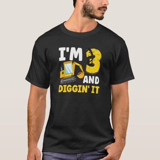 私は3歳で、それを掘る3番目の誕生日ショベル誕生日 Tシャツ (正面)