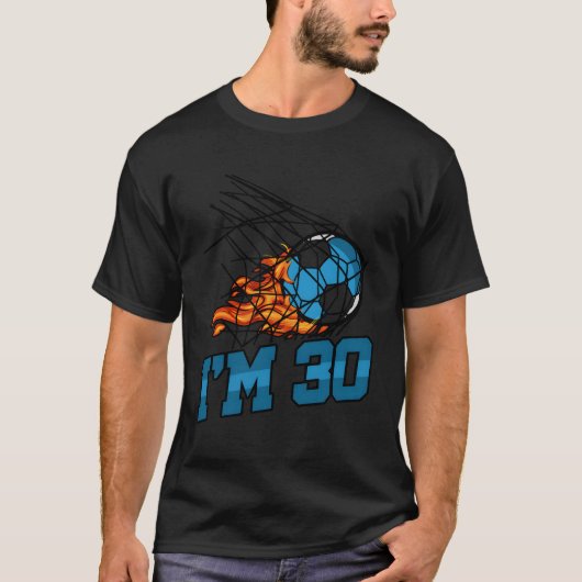 私は30人のハンドボール・チーム・スポーツ選手だ Tシャツ (正面)