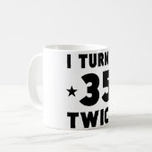 私は35第70誕生日を二度回しました コーヒーマグカップ (正面左)