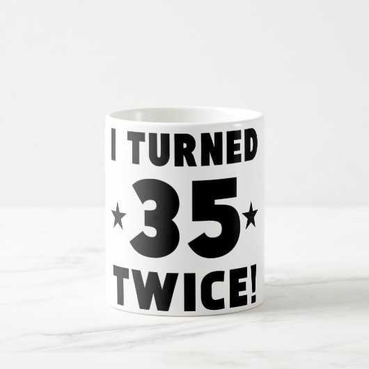 私は35第70誕生日を二度回しました コーヒーマグカップ (中央)