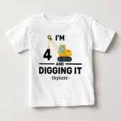 私は4歳で、それを掘る4歳の少年の女の子4歳の誕生日 ベビーTシャツ (正面)