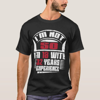 私は50ではない18歳で32年の経験 Tシャツ