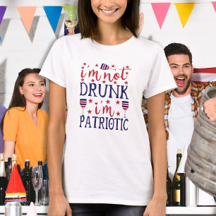 私は7月飲4日に愛国的なワイン愛好家ではない Tシャツ