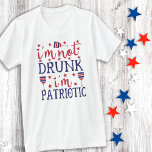 私は7月飲4日の愛国的な赤青ではない Tシャツ<br><div class="desc">俺は愛国心飲じゃない!🍺誰でもシャツを見せろ!😂これらのおもしろい愛国的なシャツは、あなたの軍隊家族の懇親会または7月のお祝いの4番目に完璧である。🇺🇸一致する軍隊ファミリー懇親会、7月の愛国的な4th招待状、党の好意、および供給のための私たちのコレクションを参照。COPYRIGHT © 2021 Judy Burrows, Black Dog Art - All Rights Reserved.私は愛国的な赤飲ブルーの7月4日Tシャツではない</div>