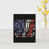 私は7月4日の2大事な行事でビールしか飲まない カード (黄色い花)