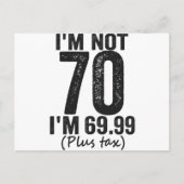 私は70ではない私は69.99プラス税おもしろい誕生日ギフト ポストカード (正面)