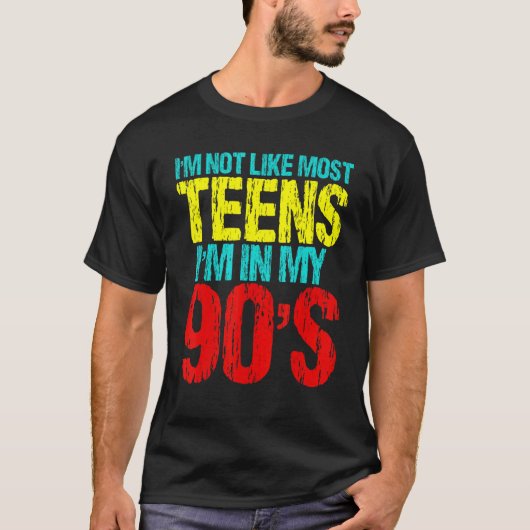 私は90年代の皮肉を受けて10代の若者の大半とは違う Tシャツ (正面)
