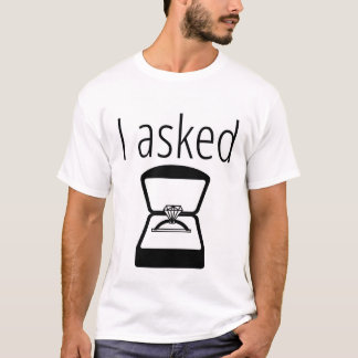 "私は"婚約したなTシャツ/婚約のカップルのティーを頼みました Tシャツ