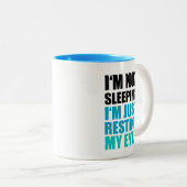 私は、私ちょうど休ませています私の目を眠っていません ツートーンマグカップ (正面右)