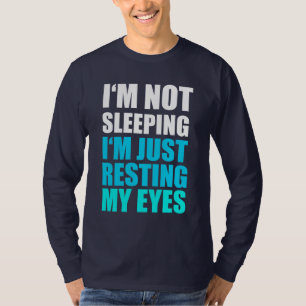 私は、私ちょうど休ませています私の目を眠っていません Tシャツ