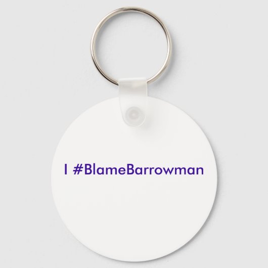 私は#BlameBarrowman キーホルダー (正面)