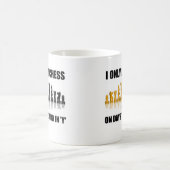 私は「Yで」終わる幾日のチェスだけを遊びます(ユーモア) コーヒーマグカップ (中央)