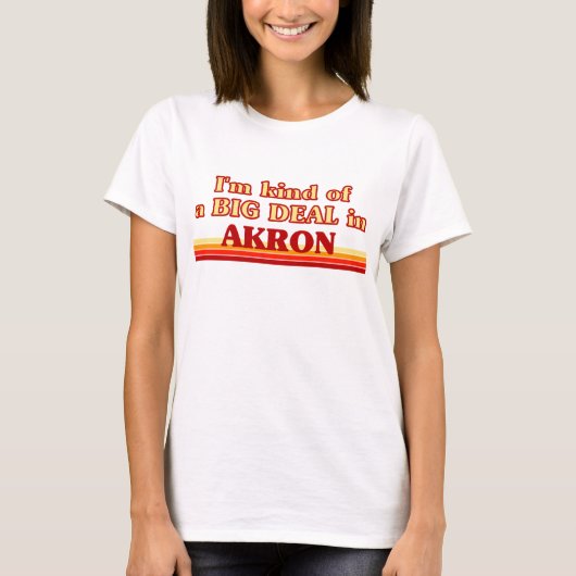 私はAkronで大きな問題を抱えている Tシャツ (正面)