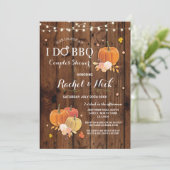 私はBBQのカップルのシャワーの木製のカボチャ招待をします 招待状 (スタンド正面)