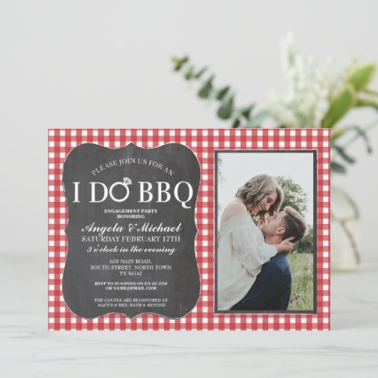 私はBBQの赤い婚約のカップルのシャワーの写真をします 招待状 (スタンド正面)