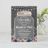 私はBBQカップルのシャワーライトチョークフローラ招待状 招待状 (スタンド正面)