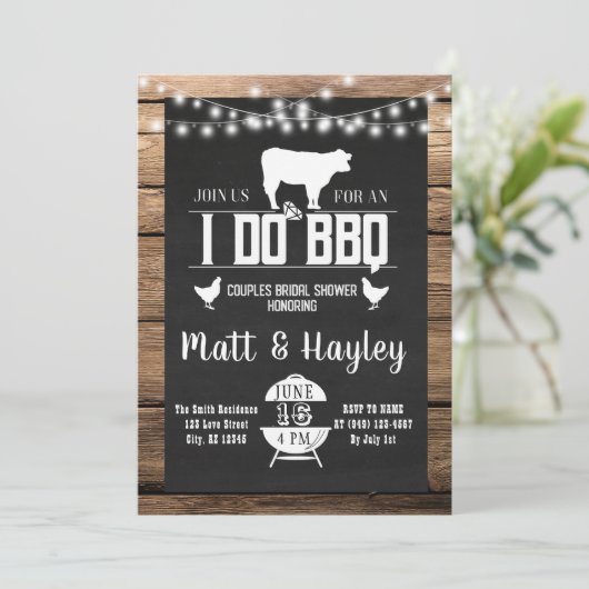 私はBBQカップルシャワー国木製の黒板を行う 招待状 (スタンド正面)