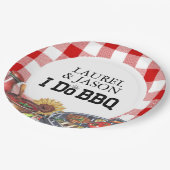 私はBBQカップル素朴シャワーパーティーギンガムを行う ペーパープレート (アングル)