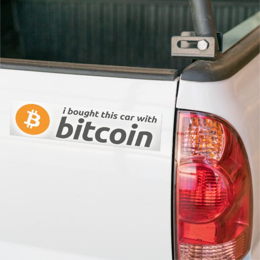 私はBitcoinのバンパーステッカーが付いているこの車を買いました バンパーステッカー (トラック上)
