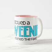 私はChiweenie (女性の)犬の採用のデザインを救助しました ツートーンマグカップ (正面右)