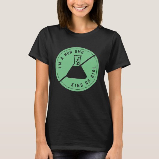 私はGMO以外の女の子かわいい健康な食べ物の遺伝的 Tシャツ (正面)