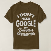 私はGoogleを必要としない私の娘は全てを知っている Tシャツ (デザイン正面)