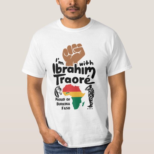 私はIbrahim Traore Burkina Faso West Africanと一緒にいる Tシャツ (正面)