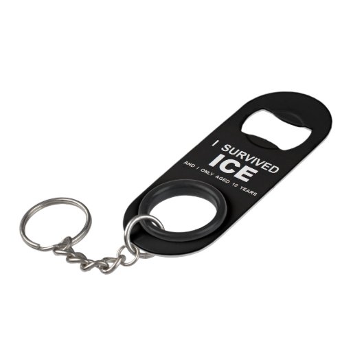 私はICEを生き延びた キーホルダー栓抜き (正面アングル)