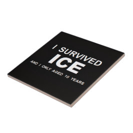 私はICEを生き延びた タイル