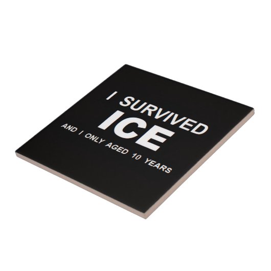 私はICEを生き延びた タイル (側面)