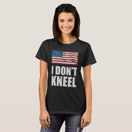 私はMAGA米国旗を尊重#iStandひざまずかない Tシャツ (正面フル)