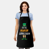 私はMamaw Leprechaun St Patrick's Day Family P エプロン (着用した状態)