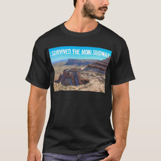 私はMoki Dugwayの男性Tシャツを生き延びました Tシャツ