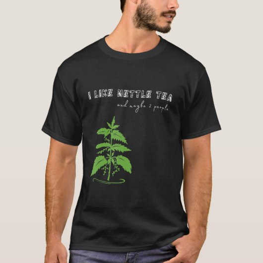 私はNETTLE TEAが好きで、おそらく2人のHerbalist De Tシャツ (正面)