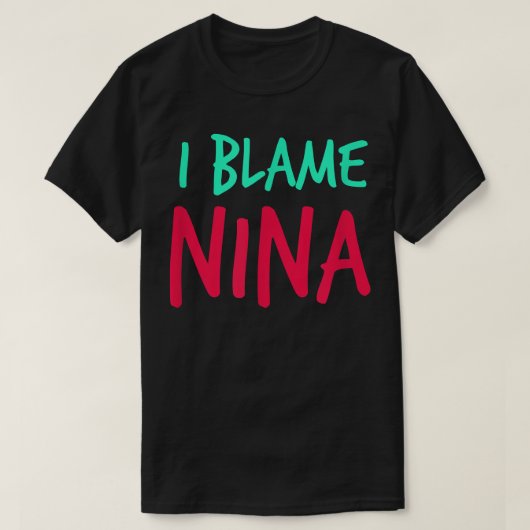 私はNina FriendsファーストネームBuddy Nickname Per Tシャツ (デザイン正面)