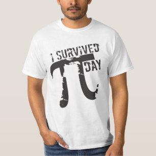 私はPi日の© -おもしろいなPi日--を生き延びました Tシャツ