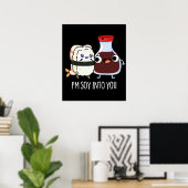 私はSoy Into You Cute Soy Sauce Pun Dark BG ポスター (ホームオフィス)