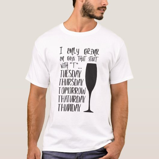 私はT火曜日から始まる日でのみ飲む Tシャツ (正面)