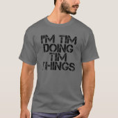 私はTIM行っているTIM THINGSの名前の誕生日ギフトおもしろい Tシャツ (正面)