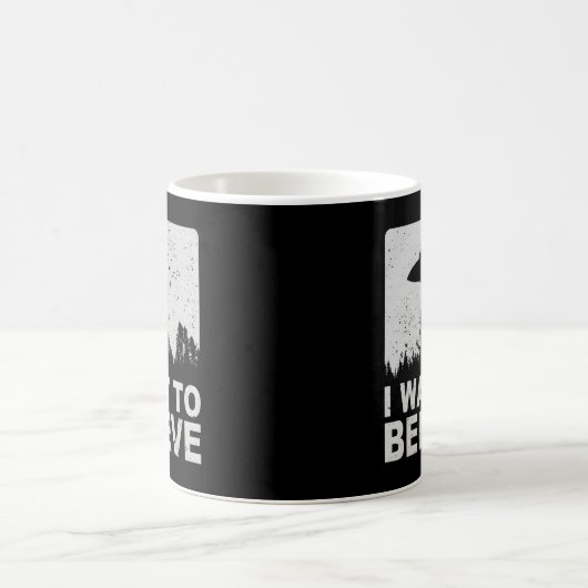 私はUfoエリア51信じロスウェルをエイリアンしたい コーヒーマグカップ (中央)